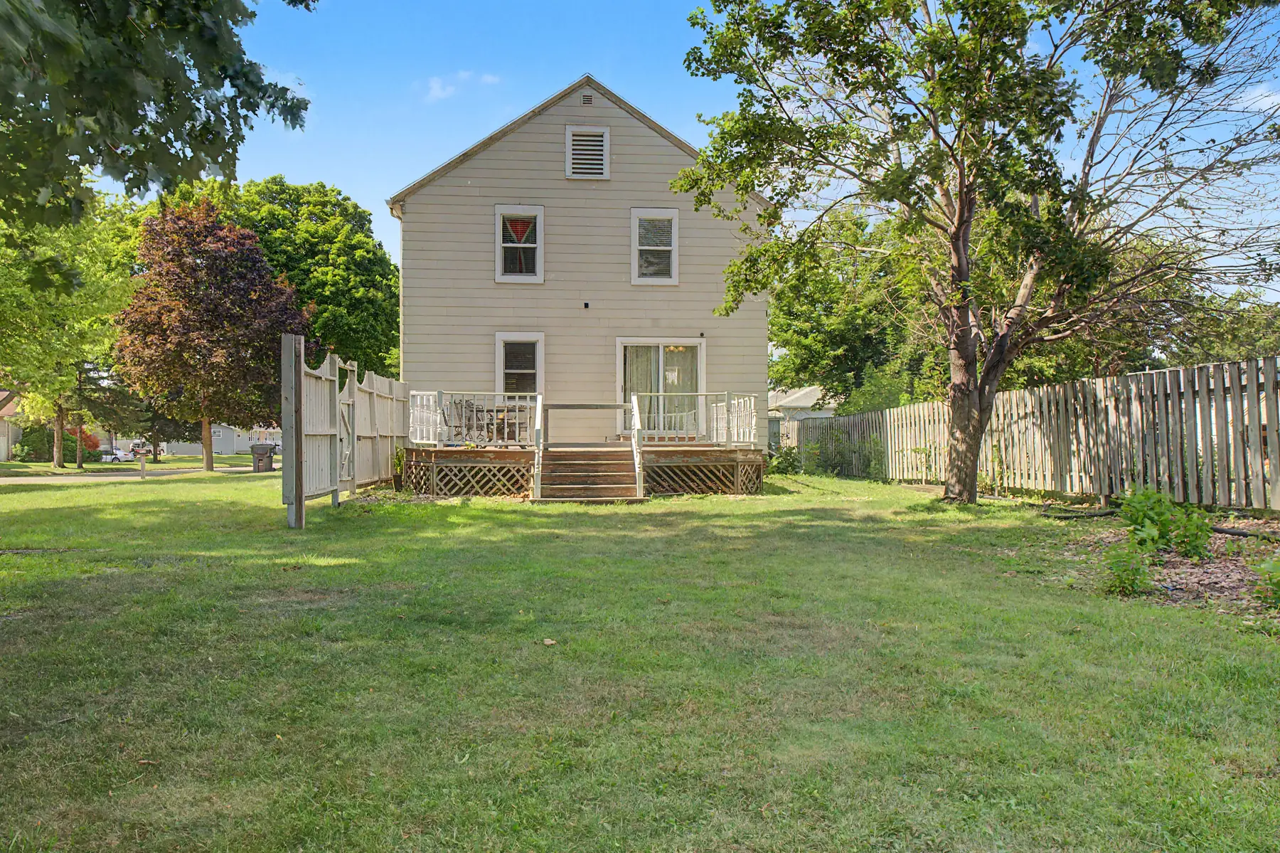 608 9th Street Yard and deck
